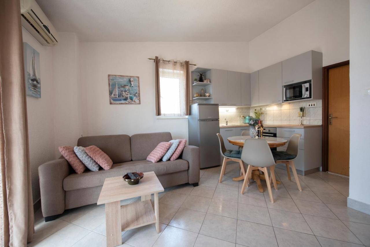 Apartments Bevanda ポドストラナ エクステリア 写真