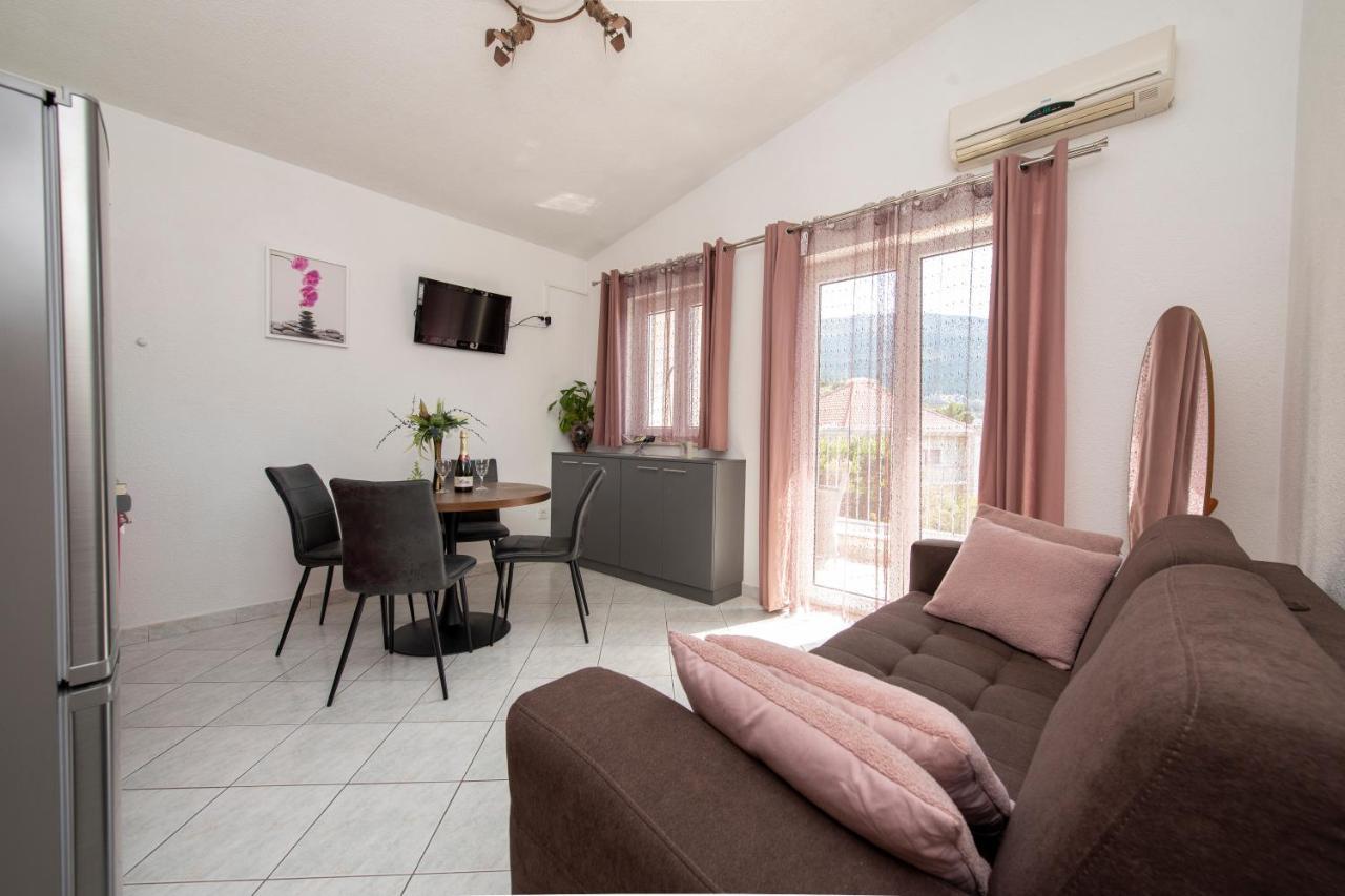 Apartments Bevanda ポドストラナ エクステリア 写真