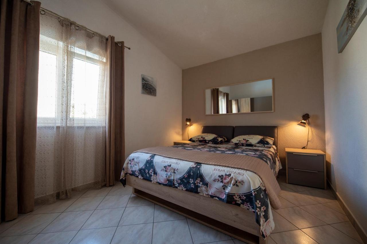 Apartments Bevanda ポドストラナ エクステリア 写真