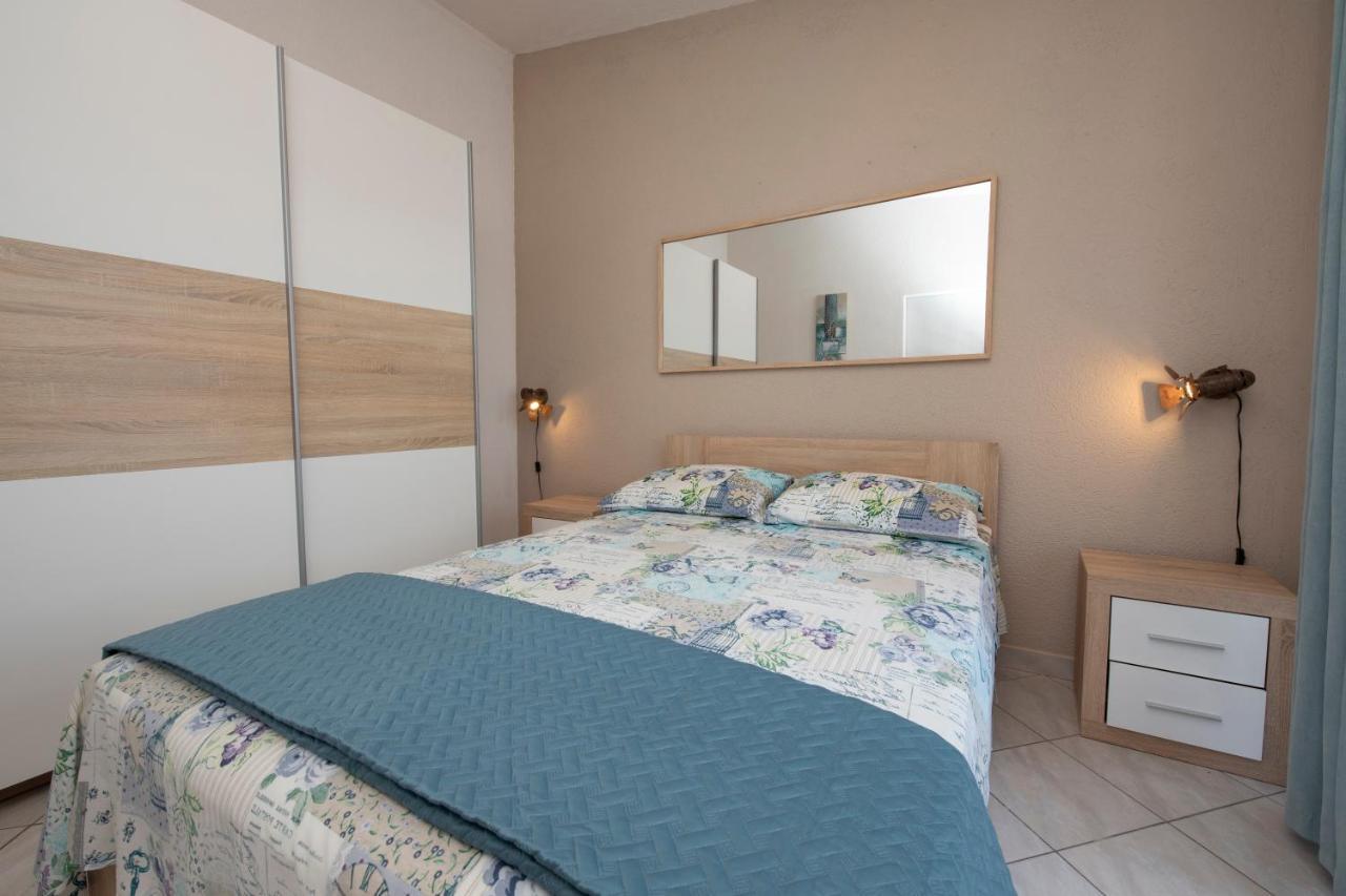 Apartments Bevanda ポドストラナ エクステリア 写真