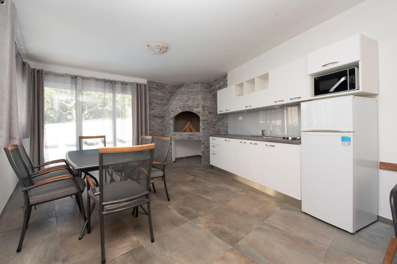 Apartments Bevanda ポドストラナ エクステリア 写真