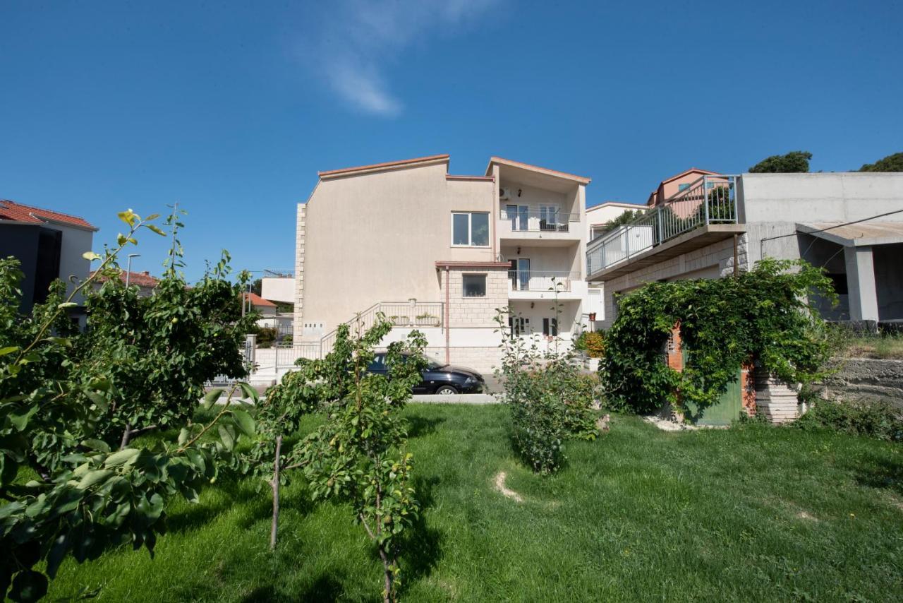 Apartments Bevanda ポドストラナ エクステリア 写真