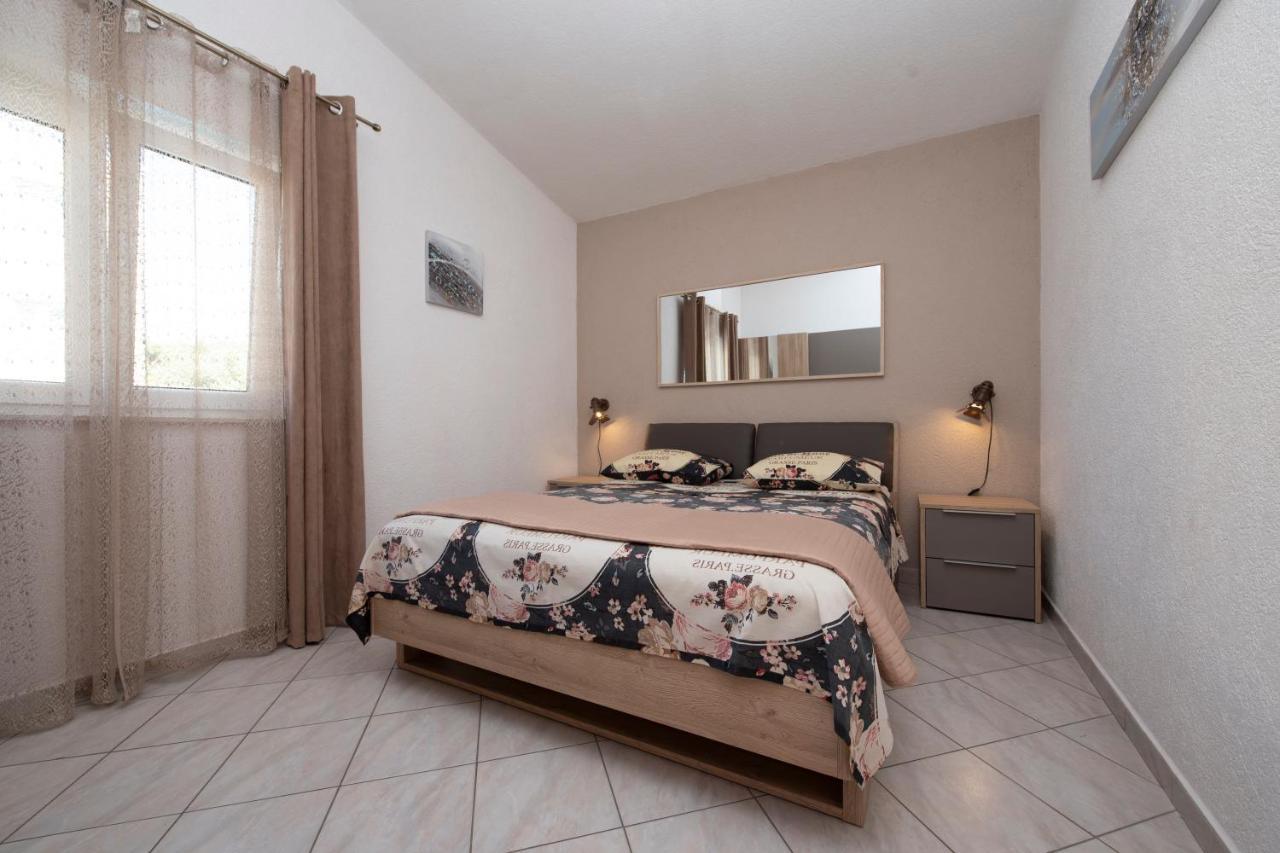 Apartments Bevanda ポドストラナ エクステリア 写真