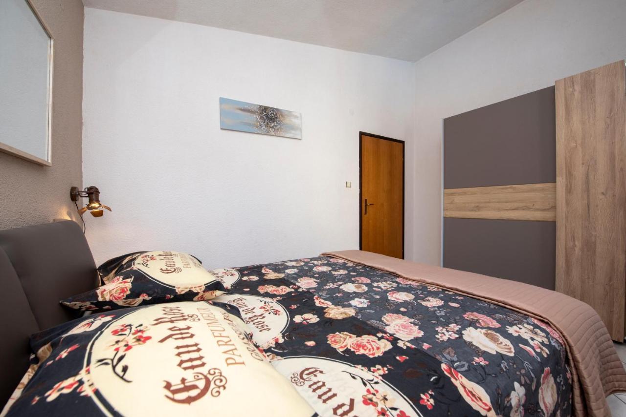 Apartments Bevanda ポドストラナ エクステリア 写真