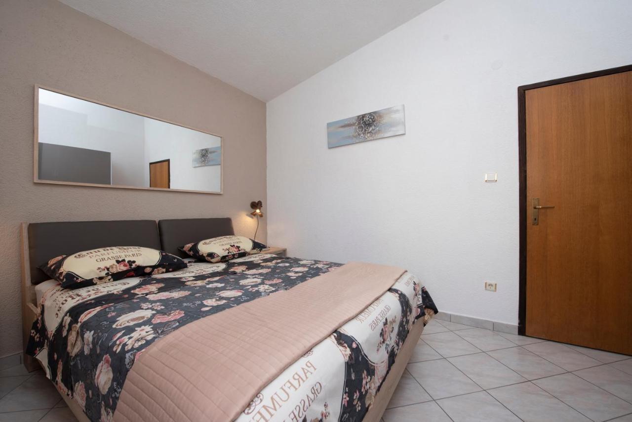 Apartments Bevanda ポドストラナ エクステリア 写真
