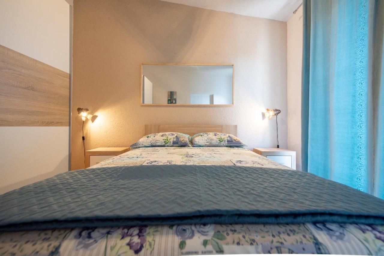 Apartments Bevanda ポドストラナ エクステリア 写真