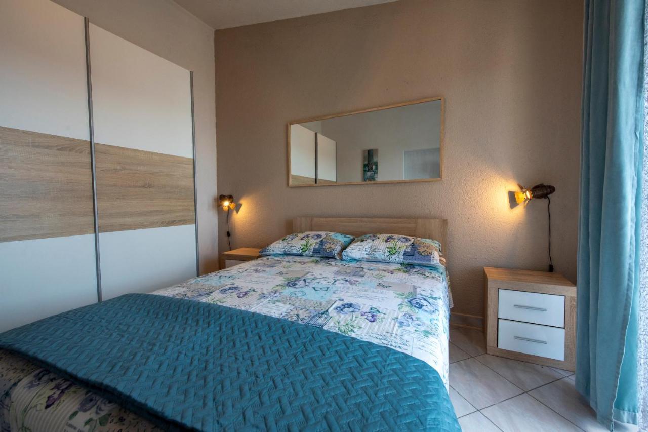 Apartments Bevanda ポドストラナ エクステリア 写真
