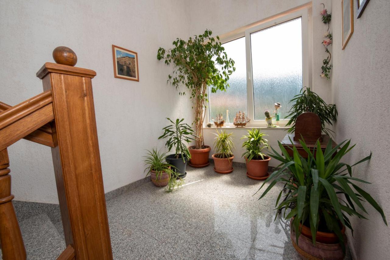 Apartments Bevanda ポドストラナ エクステリア 写真