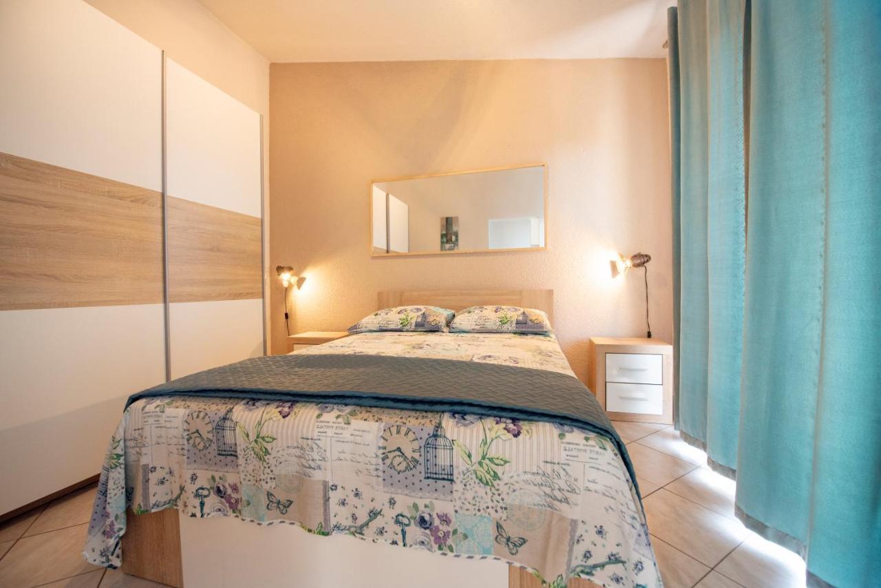 Apartments Bevanda ポドストラナ エクステリア 写真
