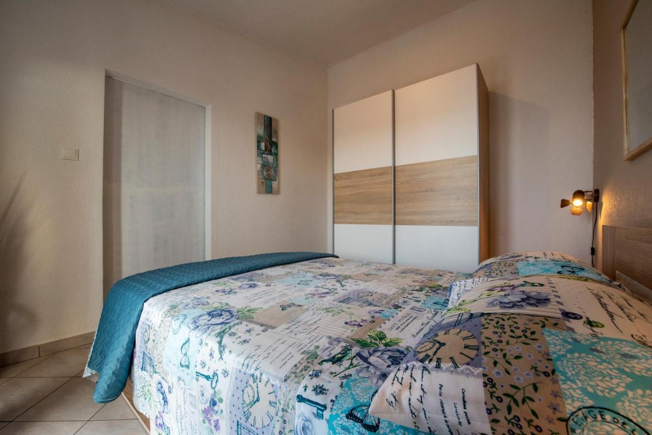Apartments Bevanda ポドストラナ エクステリア 写真