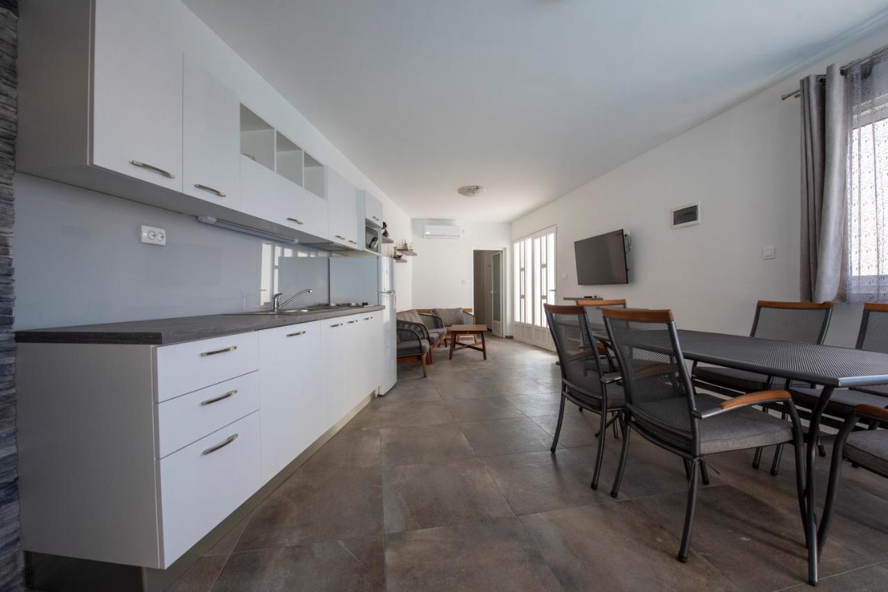 Apartments Bevanda ポドストラナ エクステリア 写真