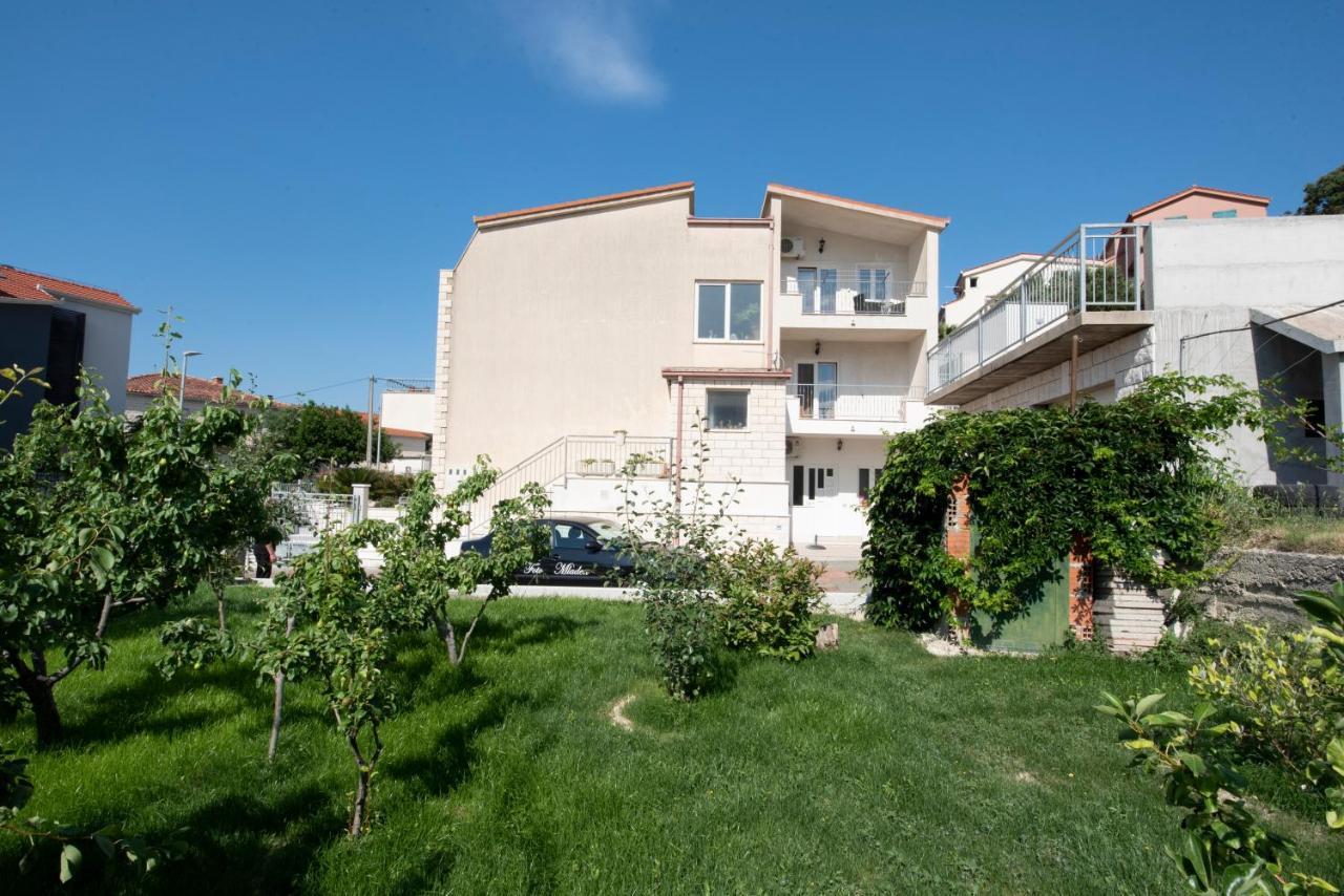 Apartments Bevanda ポドストラナ エクステリア 写真