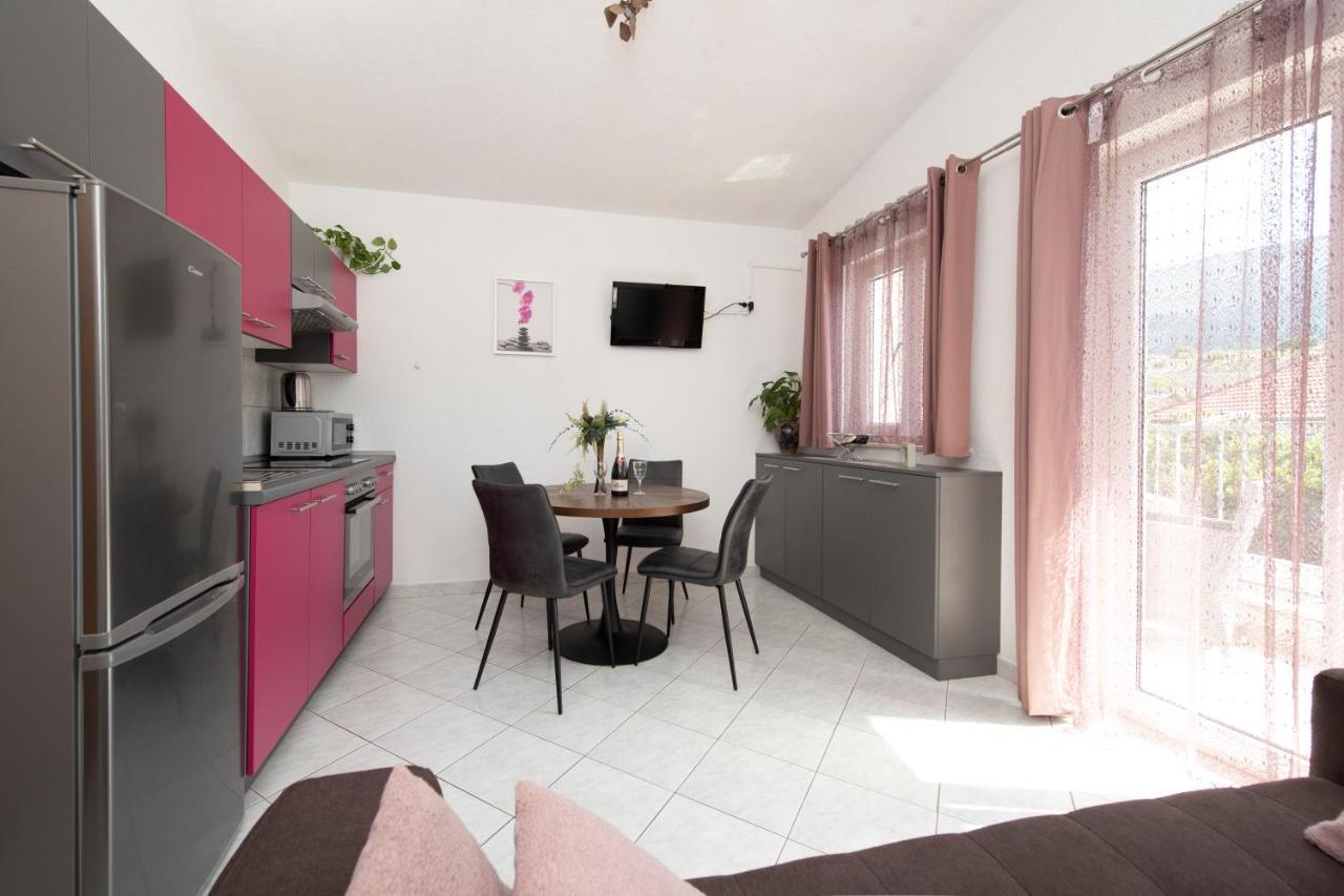 Apartments Bevanda ポドストラナ エクステリア 写真