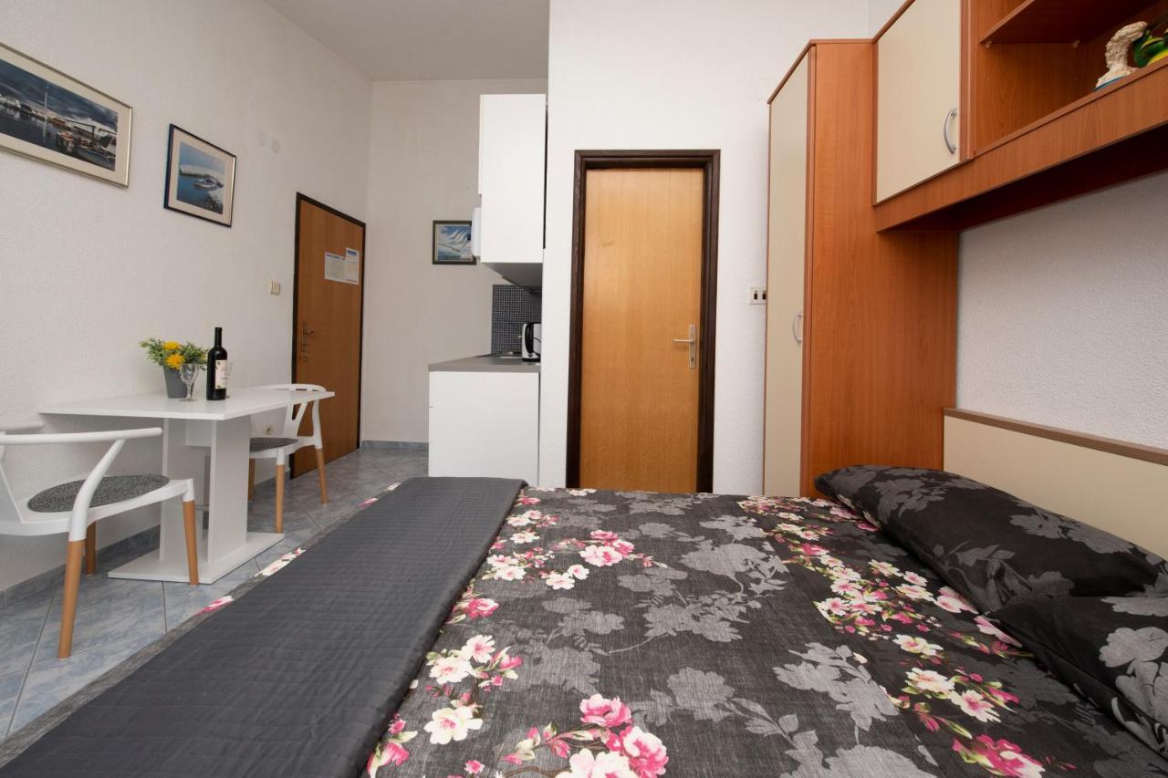 Apartments Bevanda ポドストラナ エクステリア 写真