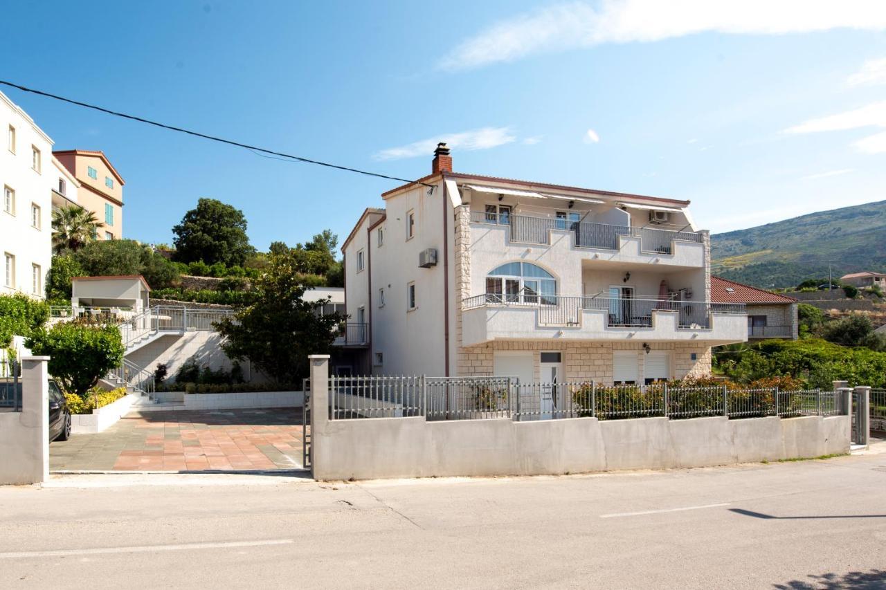 Apartments Bevanda ポドストラナ エクステリア 写真