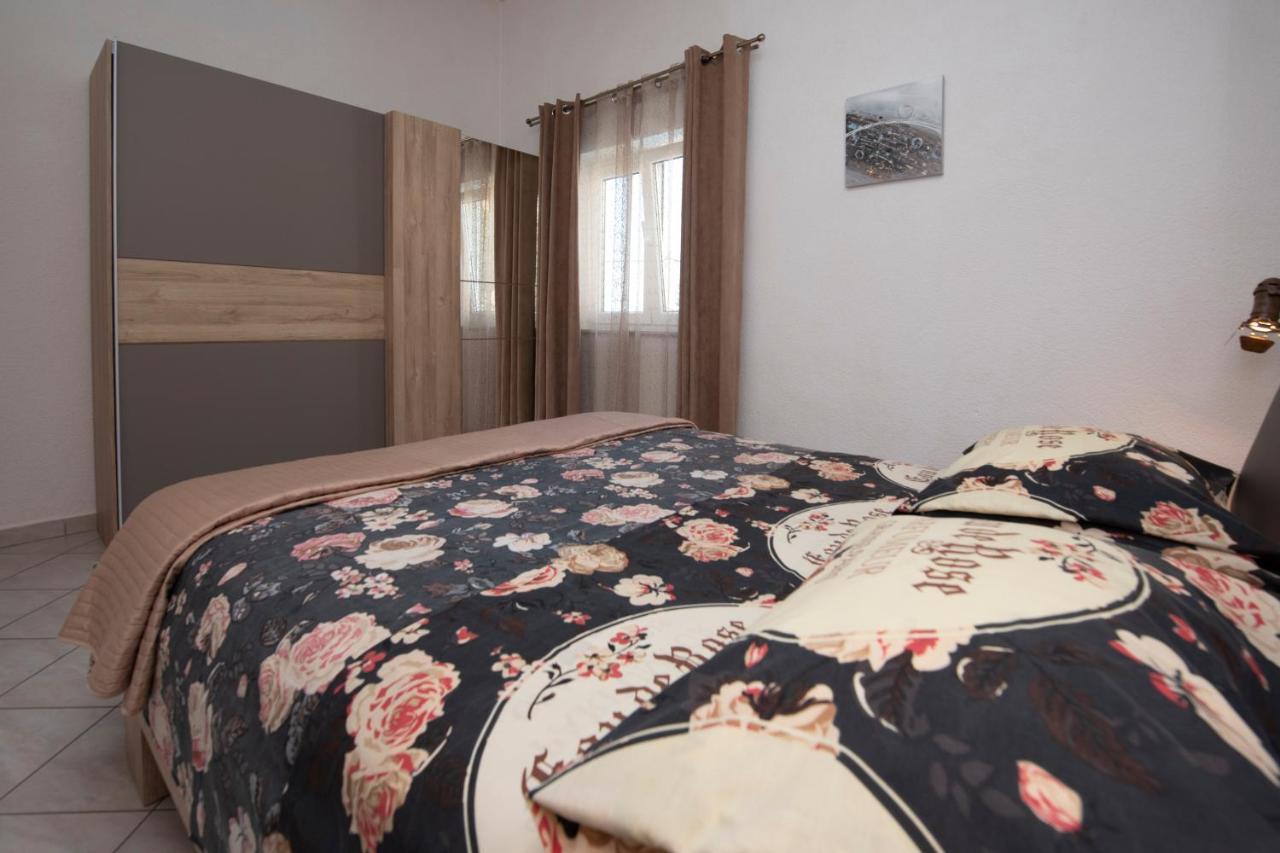 Apartments Bevanda ポドストラナ エクステリア 写真