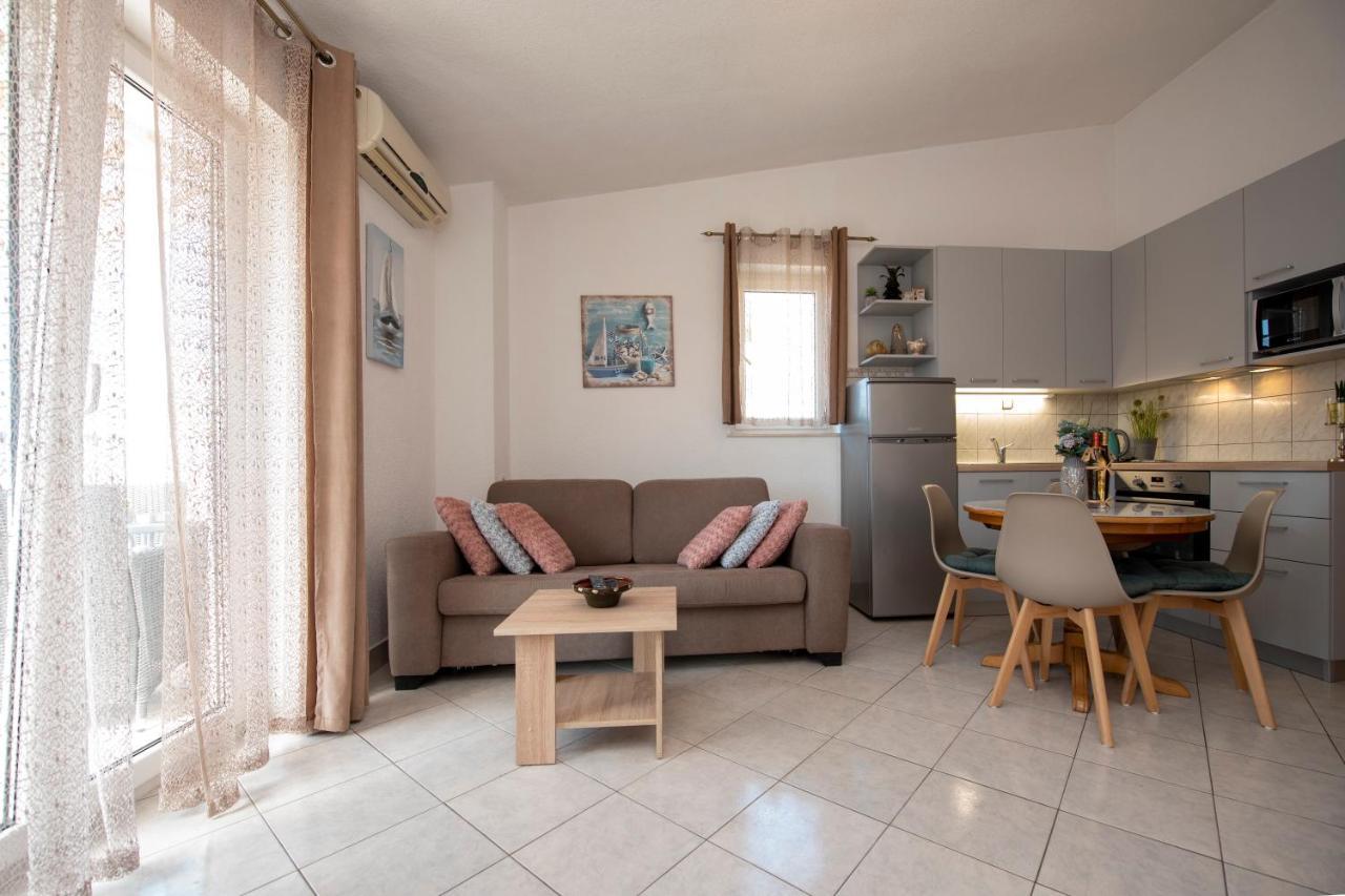 Apartments Bevanda ポドストラナ エクステリア 写真