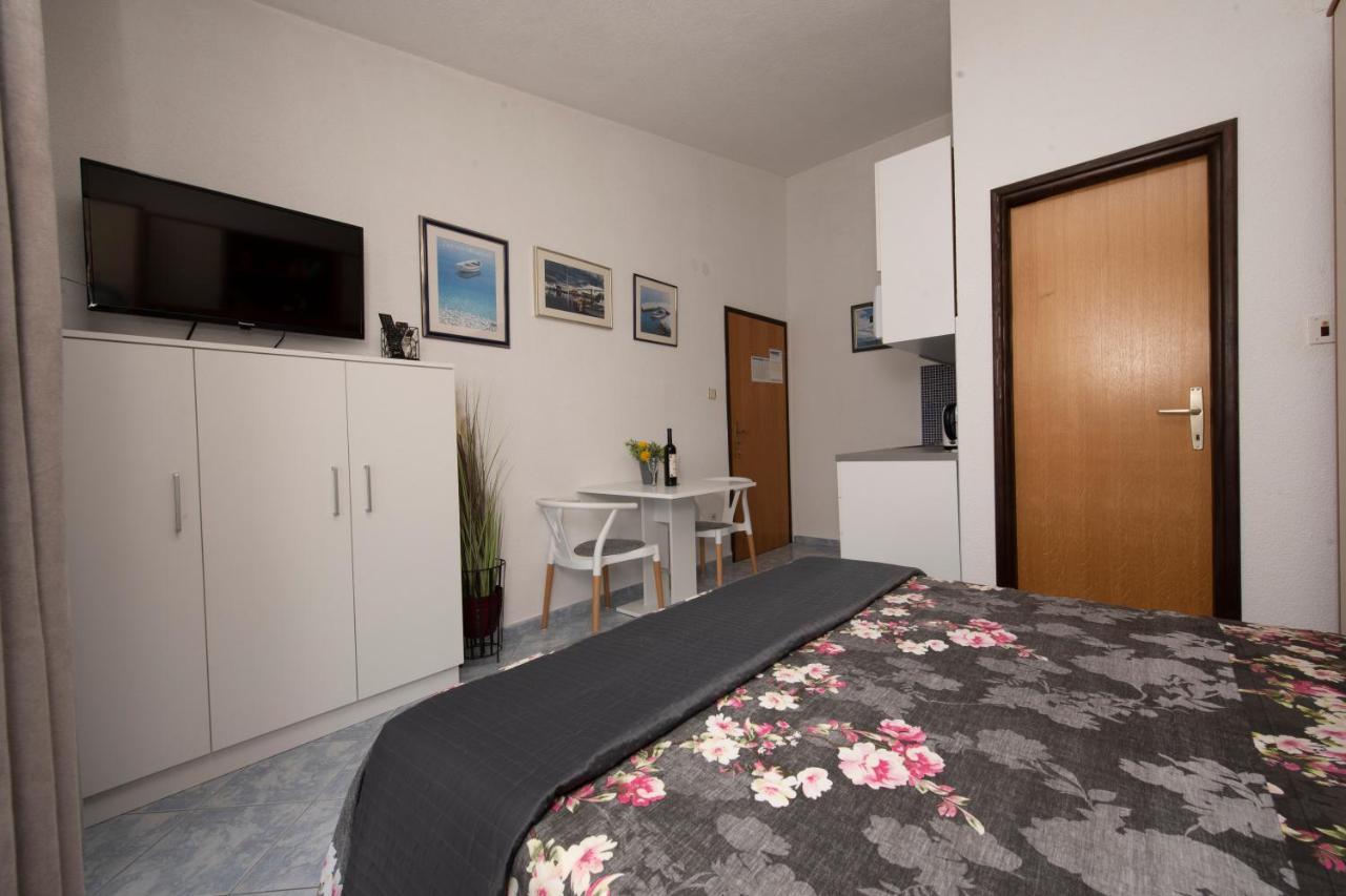 Apartments Bevanda ポドストラナ エクステリア 写真
