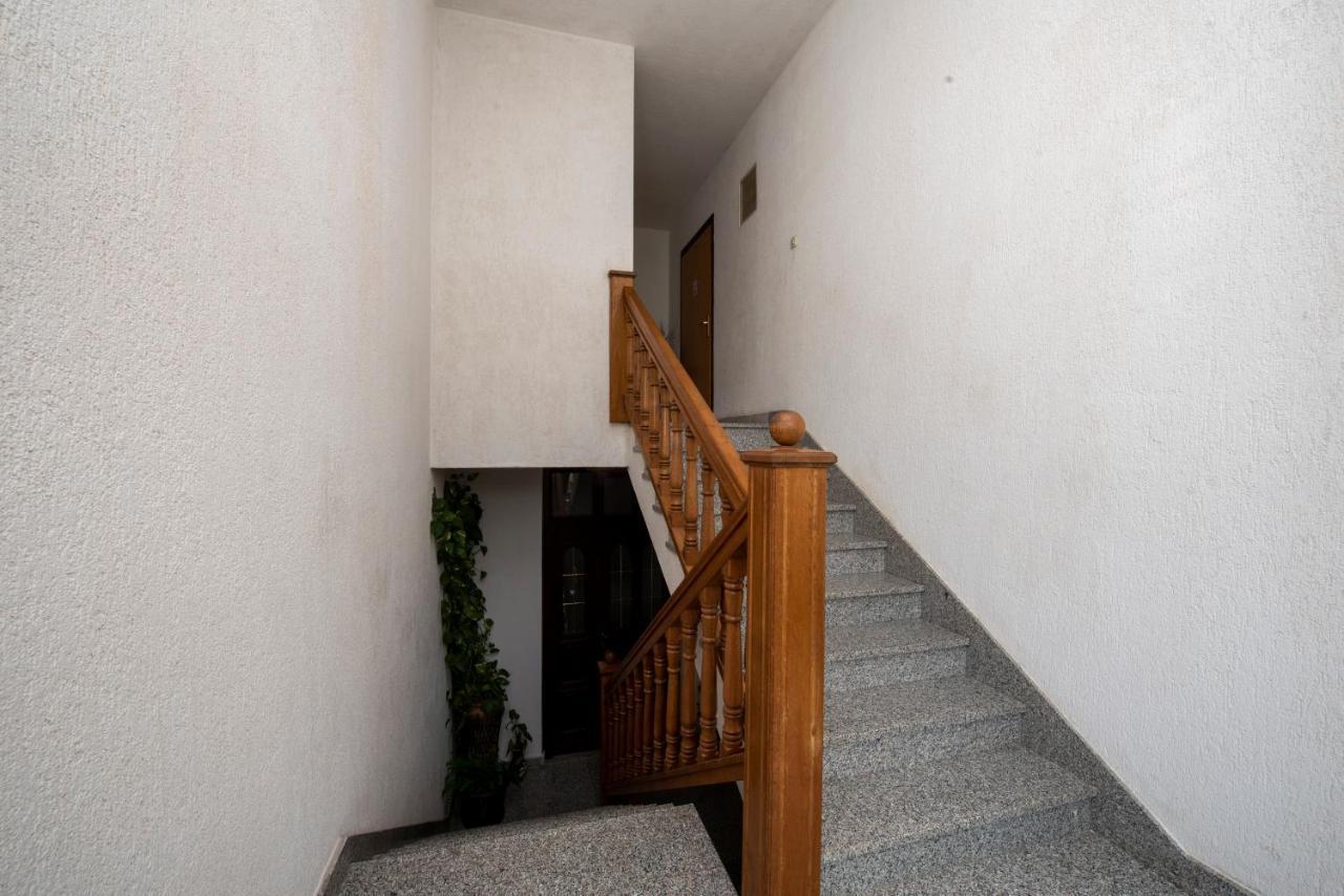 Apartments Bevanda ポドストラナ エクステリア 写真